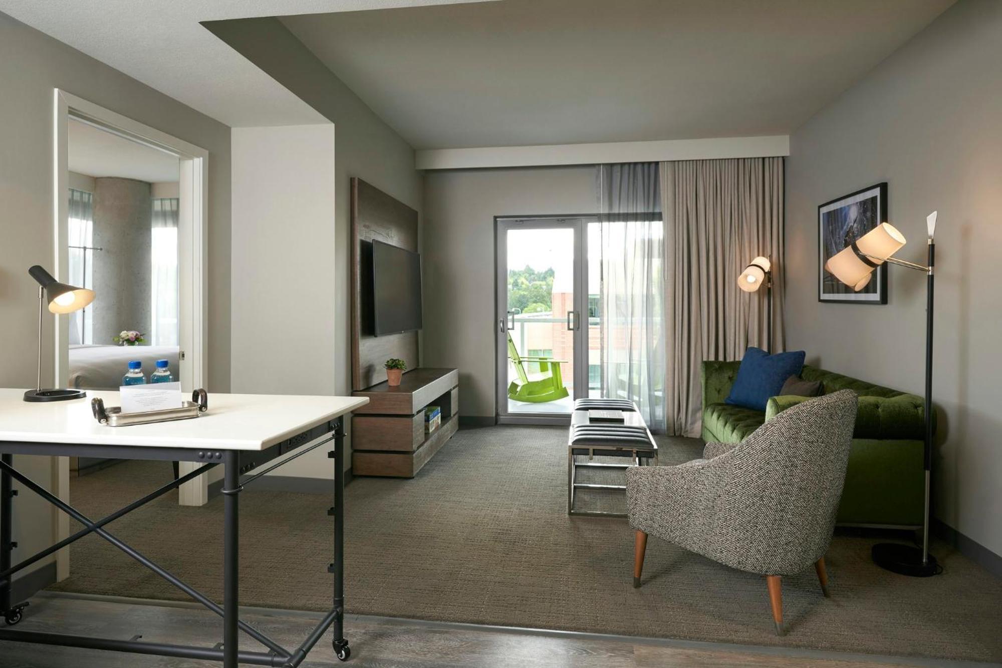 Suite with Balcony,1747076381:JPEG